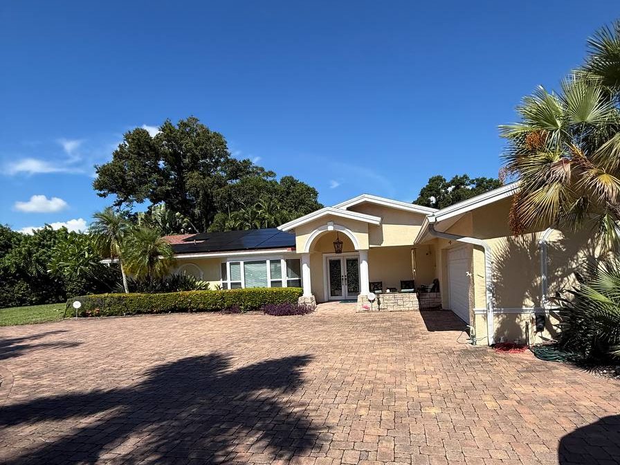 A Tampa home on a sunny morning